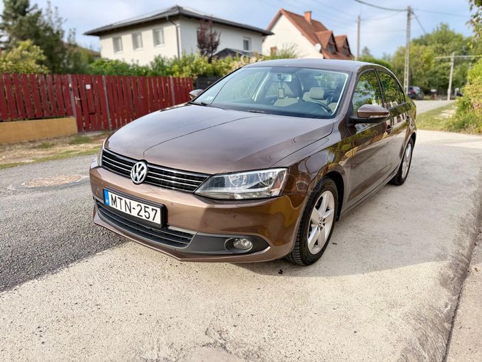 VOLKSWAGEN JETTA VI 1.4 TSI Comfortline