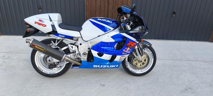 SUZUKI GSX-R 750