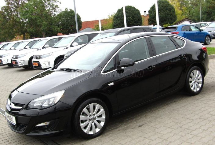 OPEL ASTRA J Sedan 1.4 T Enjoy