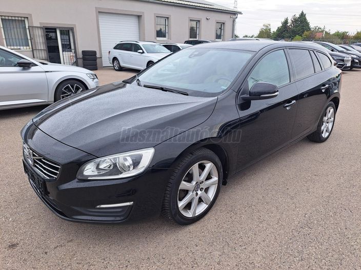 VOLVO V60 2.0 D [D4] Momentum Geartronic