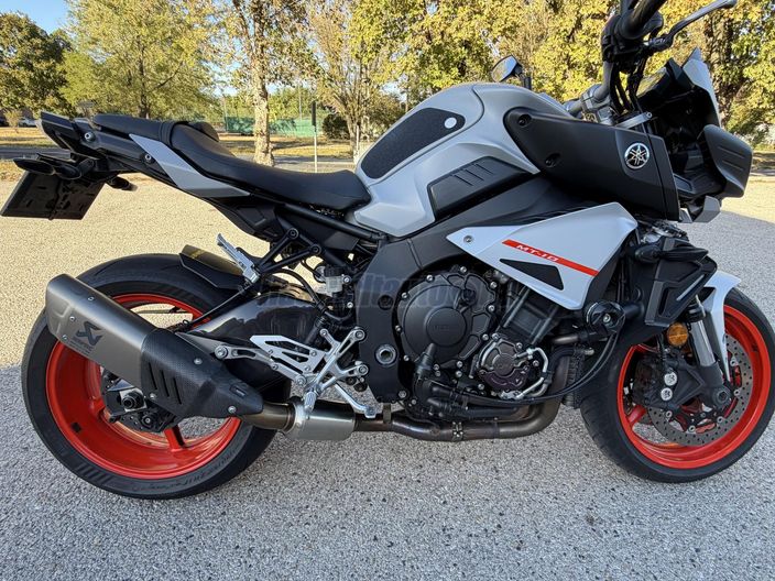 YAMAHA MT-10