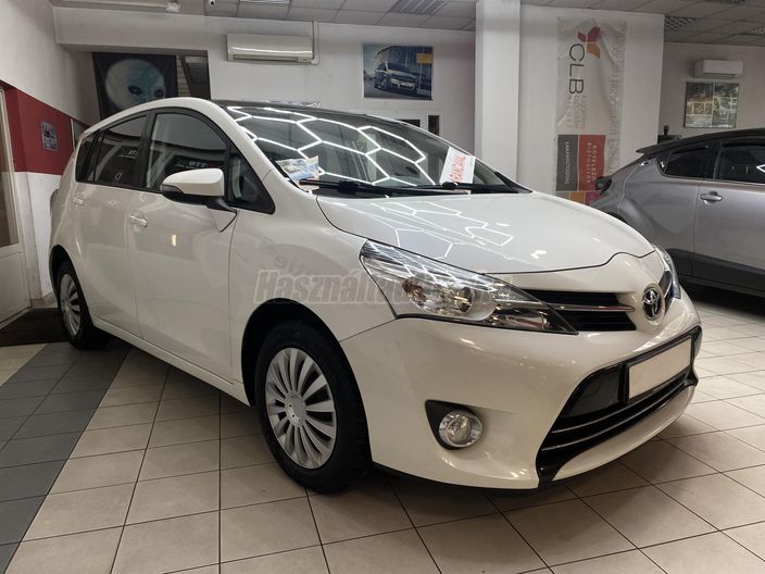 TOYOTA VERSO 1.8 Executive Skyview [7 személy]