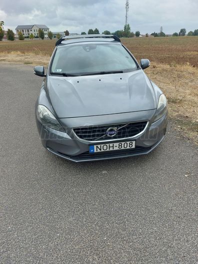 VOLVO V40 2.0 D [D3] Momentum Geartronic