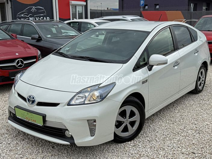 TOYOTA PRIUS PLUG-IN