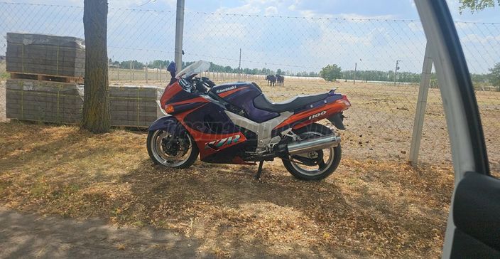 KAWASAKI ZZR 1100