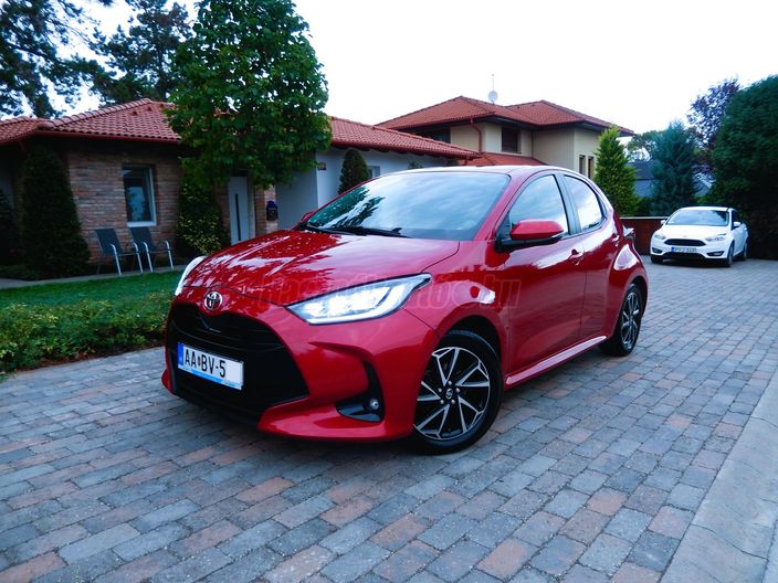TOYOTA YARIS 1.5 VVT-i Comfort Style Tech
