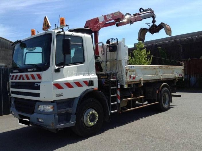 DAF CF75 250 / Marrel crane / Three-way side tipper truck