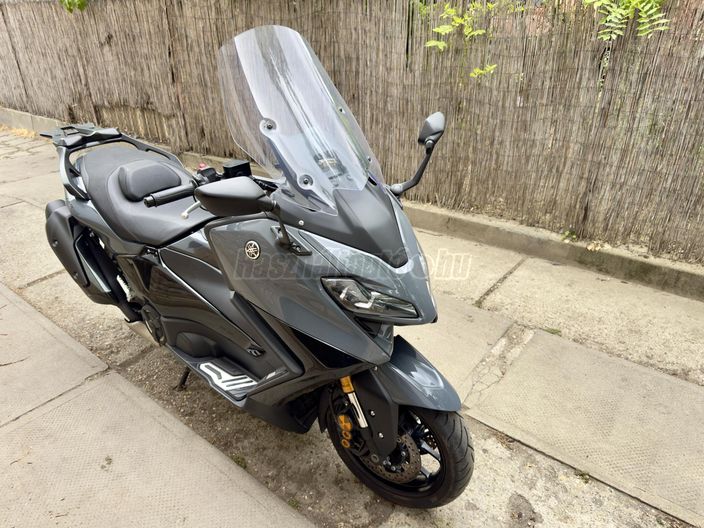 YAMAHA TMAX