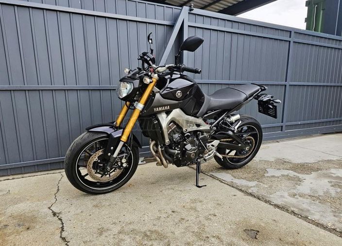 YAMAHA MT-09
