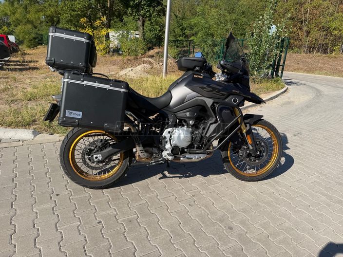 VOGE 900 DSX TESZTMOTORUNK 4000KM SÉRÜLÉSMENTES 3DOBOZ