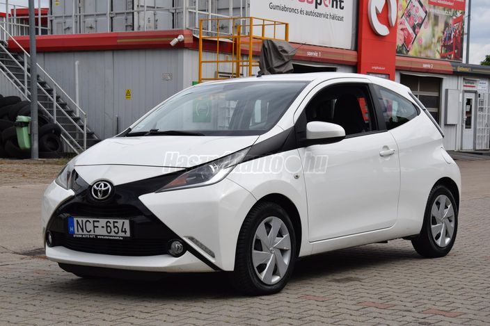 TOYOTA AYGO 1.0 x-play