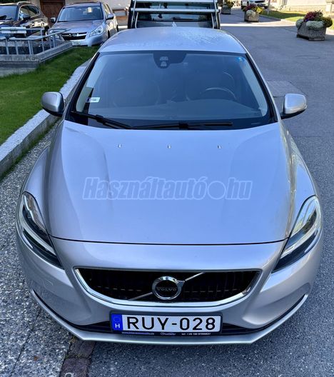 VOLVO V40 2.0 D [D2] Momentum Geartronic