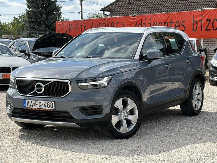 VOLVO XC40 2.0 [D4] Momentum AWD Geartronic