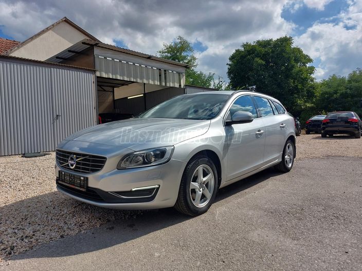 VOLVO V60 2.0 [T3] Momentum