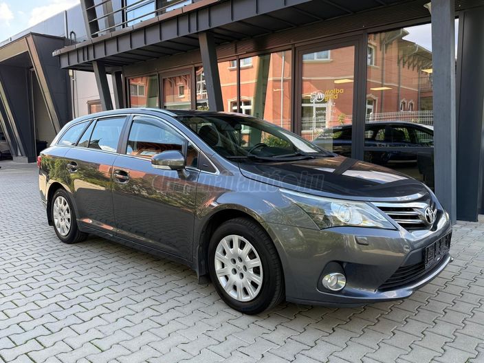 TOYOTA AVENSIS Wagon 1.8 Sol