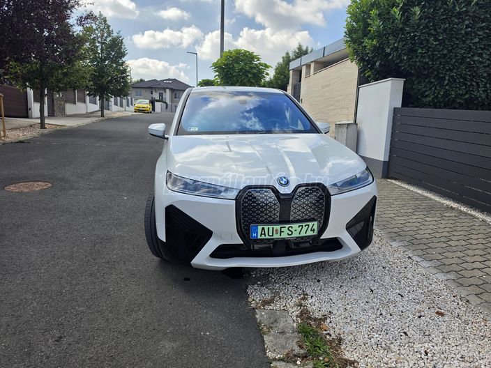 BMW IX xDrive40 74,1kWh
