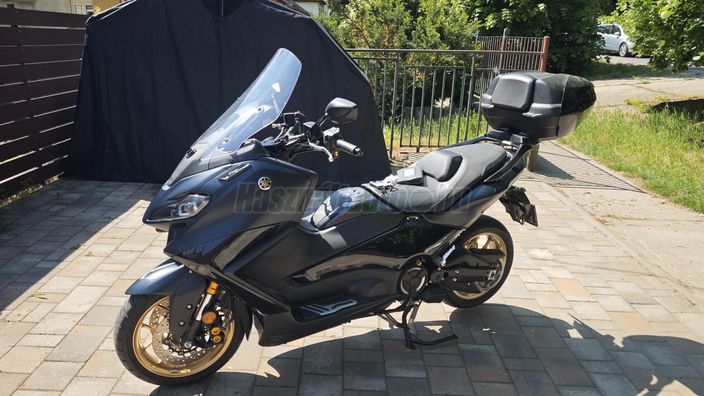 YAMAHA TMAX