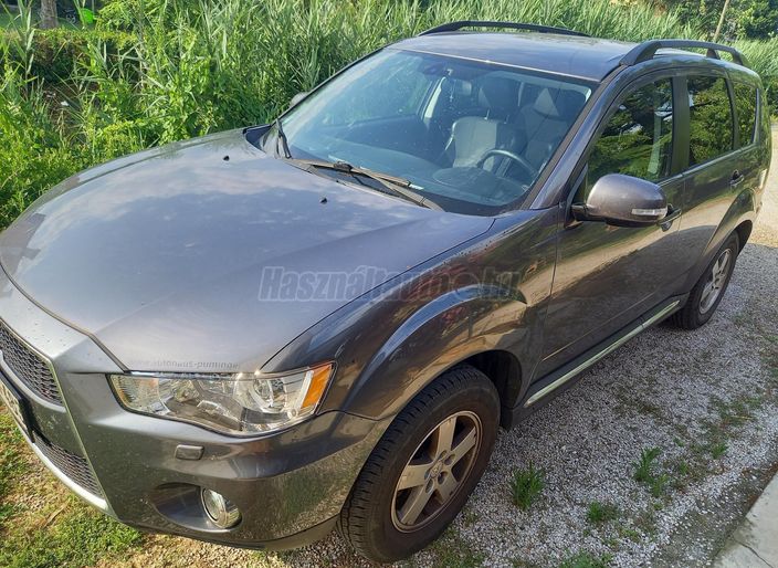 MITSUBISHI OUTLANDER 2.2 DI-D Instyle Navi 4WD