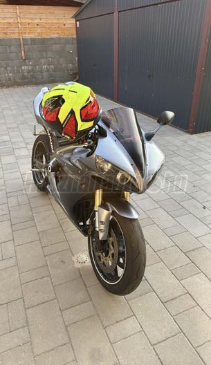 YAMAHA YZF R1