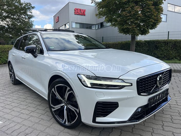 VOLVO V60 2.0 [T8] Plus Dark AWD Geartronic