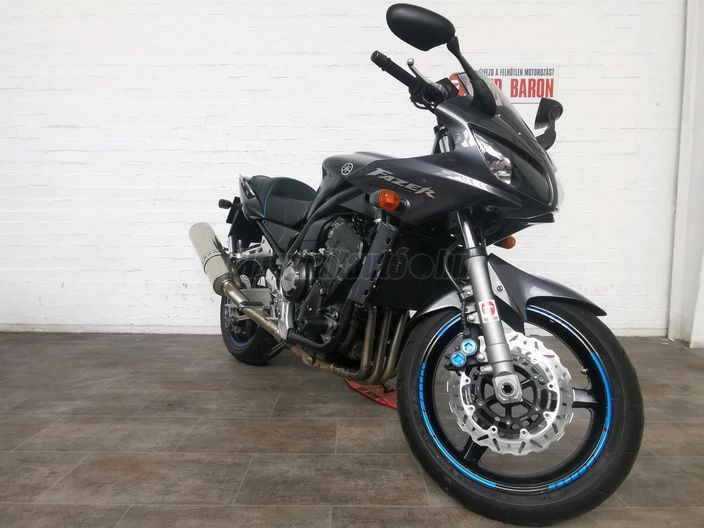 YAMAHA FZS 1000 (FAZER)