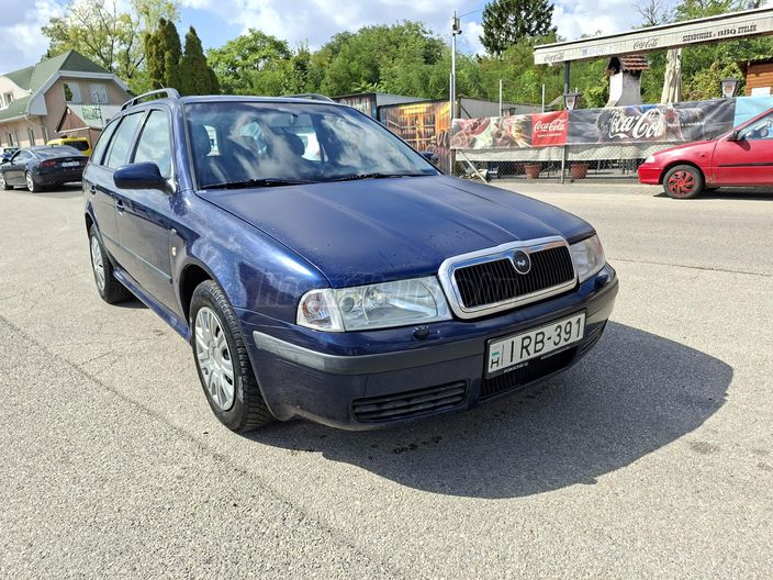 SKODA OCTAVIA Combi 1.6 Elegance