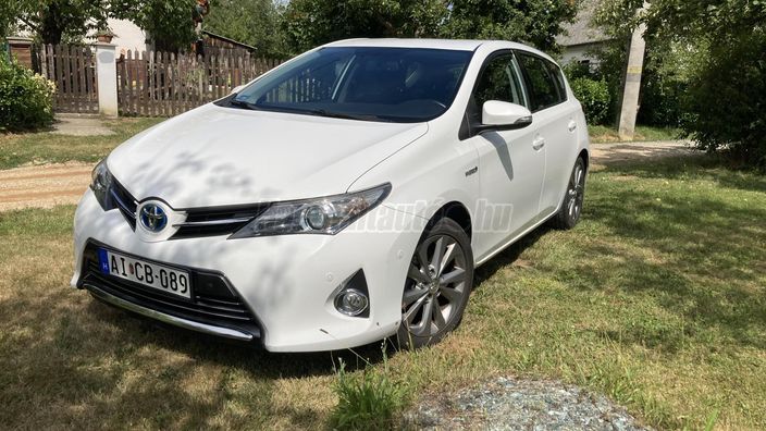 TOYOTA AURIS 1.8 HSD Lounge (Automata)