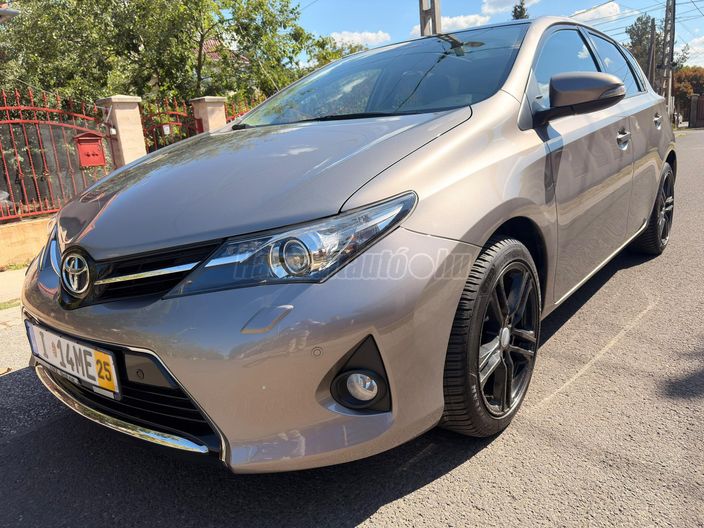TOYOTA AURIS 1.6 Limited