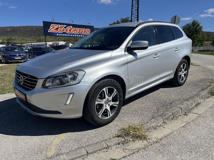VOLVO XC60 2.0 D [D3] Momentum Geartronic FWD