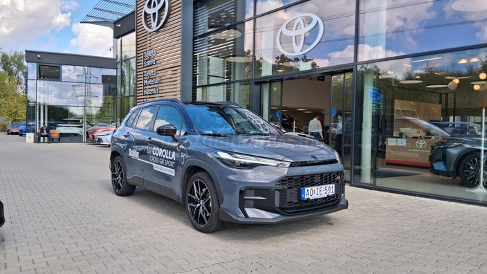 TOYOTA COROLLA CROSS 2.0 Hybrid GR Sport AWD e-CVT