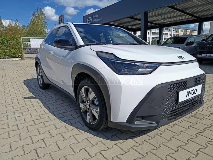 TOYOTA AYGO X 1.5 Hybrid Comfort e-CVT 150 000.- Ft télikerék kuponnal! Akár 0 % THM!