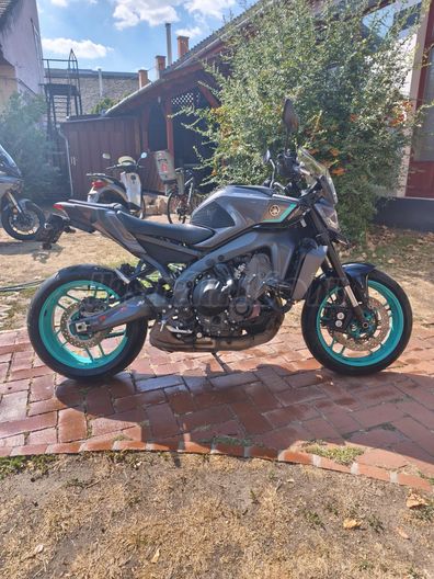 YAMAHA MT-09