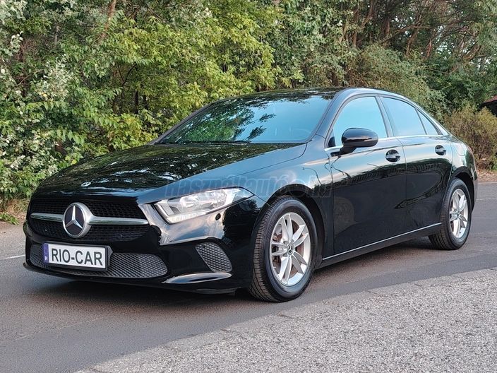 MERCEDES-BENZ A 180 Progressive Limuzin