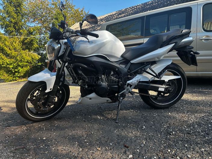 YAMAHA FZ6-N
