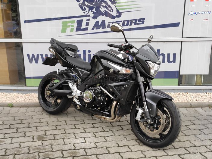 SUZUKI GSX 1300 (B-KING)