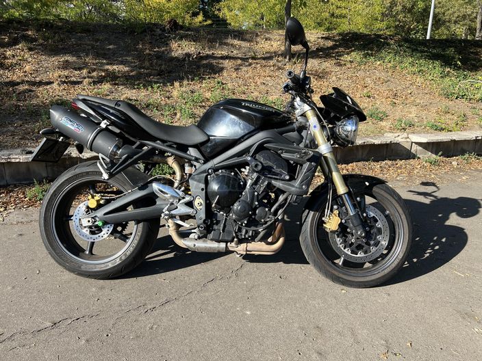 TRIUMPH STREET TRIPLE 675