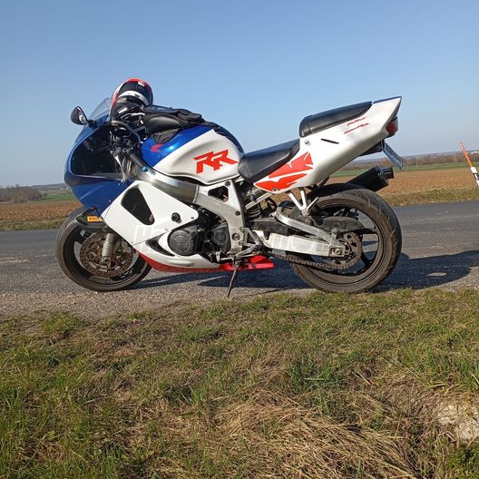 HONDA CBR 900 RR