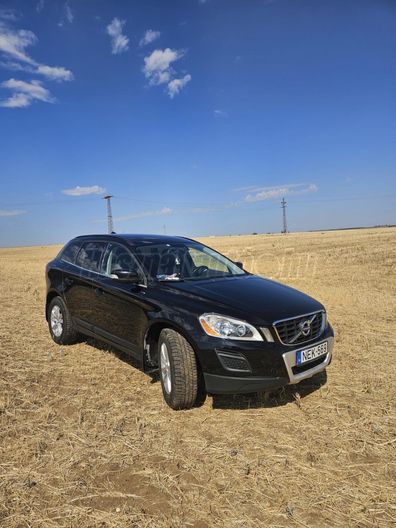 VOLVO XC60 2.4 D [D3] Momentum Geartronic