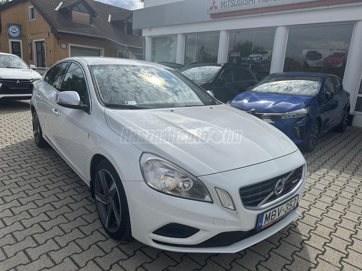 VOLVO S60 1.6 [T3] R-Design Momentum