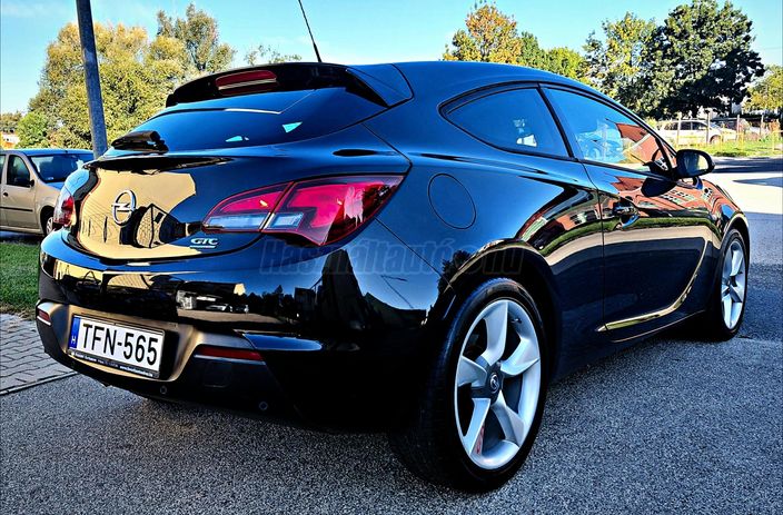 OPEL ASTRA J GTC 1.4 T Sport