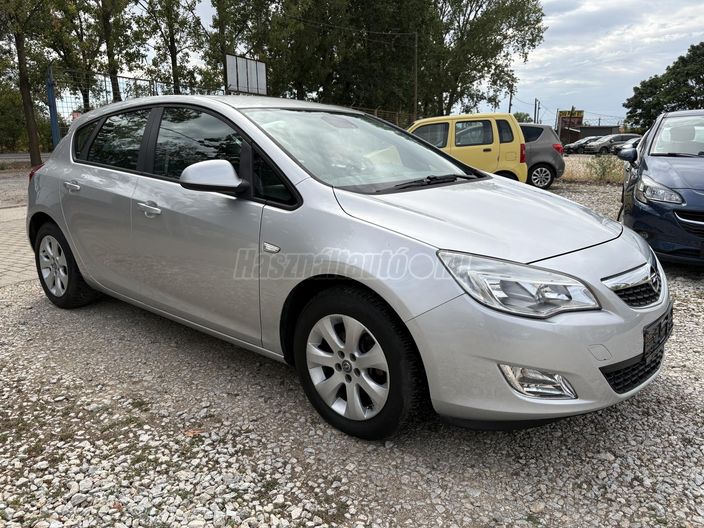 OPEL ASTRA J 1.6 Selection
