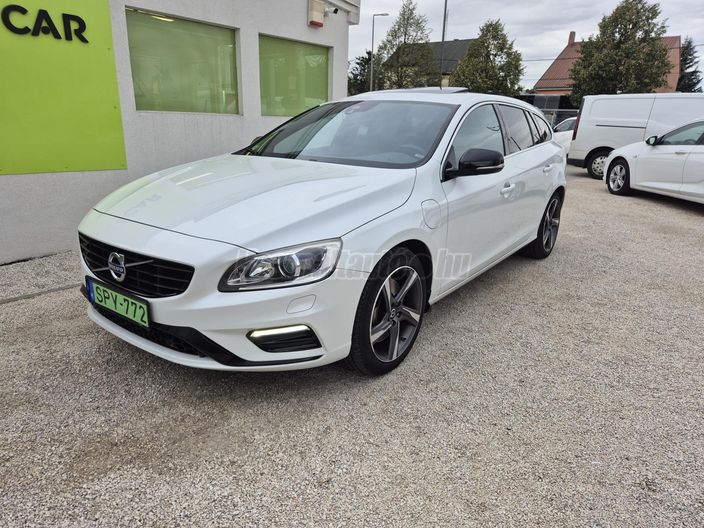 VOLVO V60 2.4 D [D6] PHEV AWD Momentum Geartronic