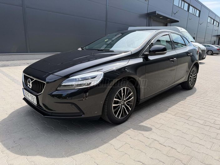 VOLVO V40 2.0 D [D3] Momentum Geartronic