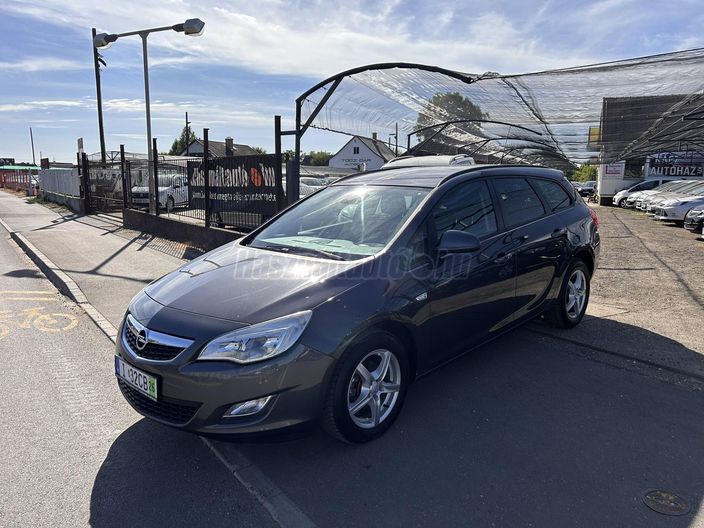 OPEL ASTRA J Sports Tourer 1.4 T Selection