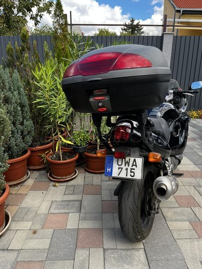 SUZUKI GSX 750 F