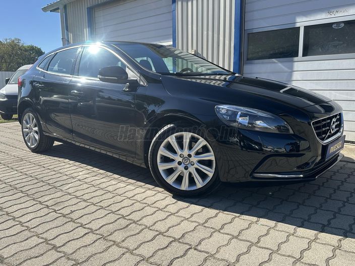 VOLVO V40 2.0 D [D2] Momentum