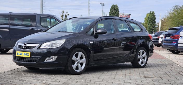 OPEL ASTRA J Sports Tourer 1.6 Sport