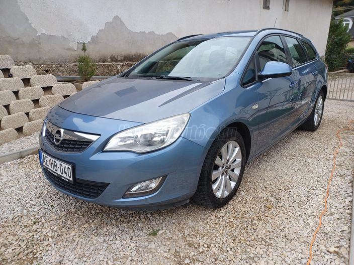 OPEL ASTRA J Sports Tourer 1.7 CDTI Cosmo