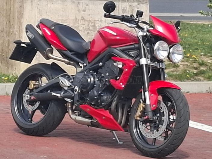 TRIUMPH STREET TRIPLE 675 R