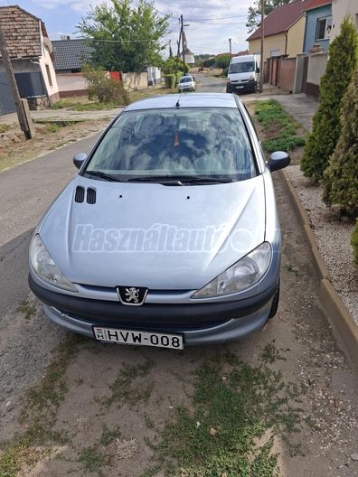PEUGEOT 206 1.1 XR